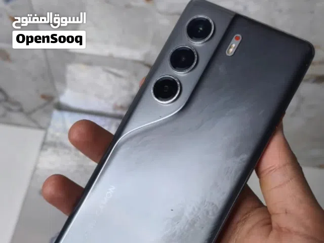 تكنو كامون 40 برو 5جي نظيف جدا فقط كارتونه معه ومتوفر توصيل