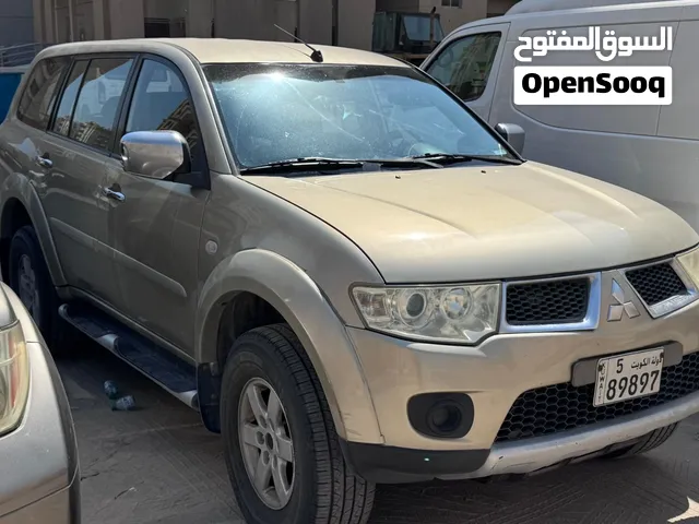 Mitsubishi pajero sport golden colour