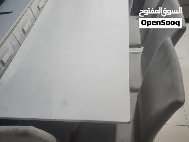 طاولة طعام