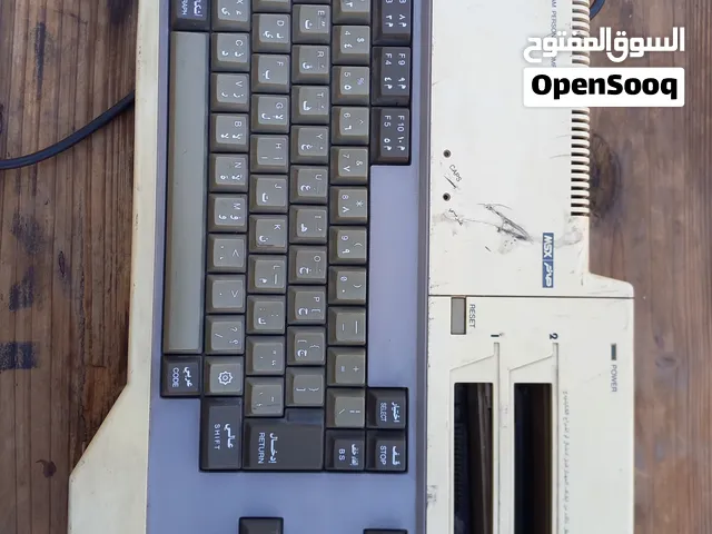 متوفر   جهاز كمبيوتر تعليمي قديم من طراز صخر AX170 (Sakhr AX170