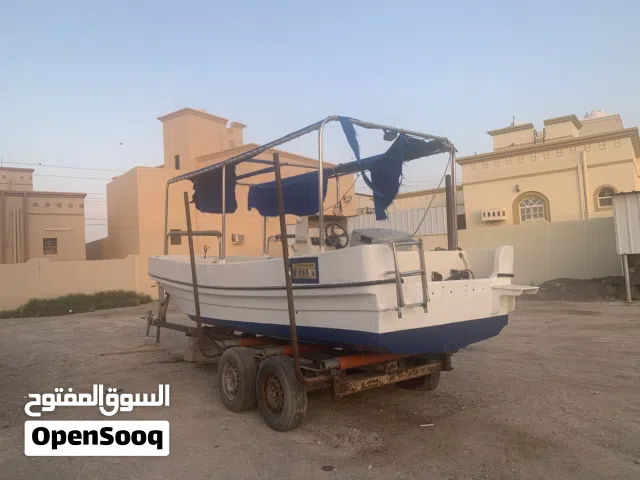 للبيع  قاربين صيد متكامل مع الماكينة وعربة النقل وجاهز لرحلات الصيد
