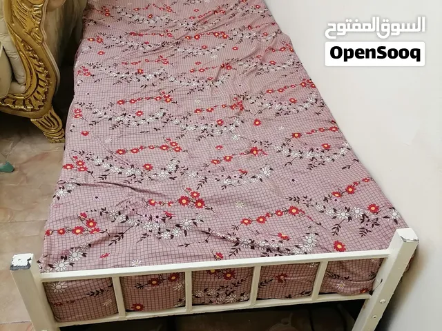 سرير حديد ثقيل مفرد مع فرشة مدهون جديد بسعر 25نهائي