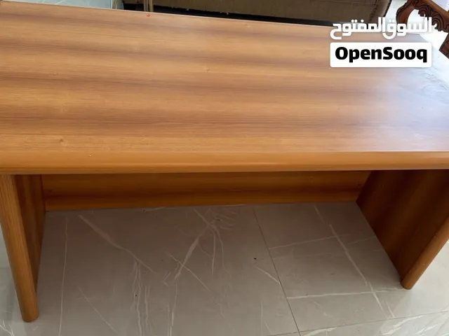 مكتب متين  ونظيف