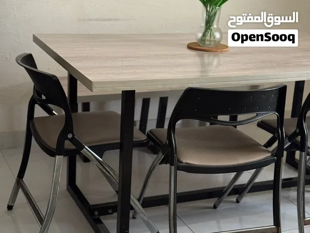 Dining table in good condition