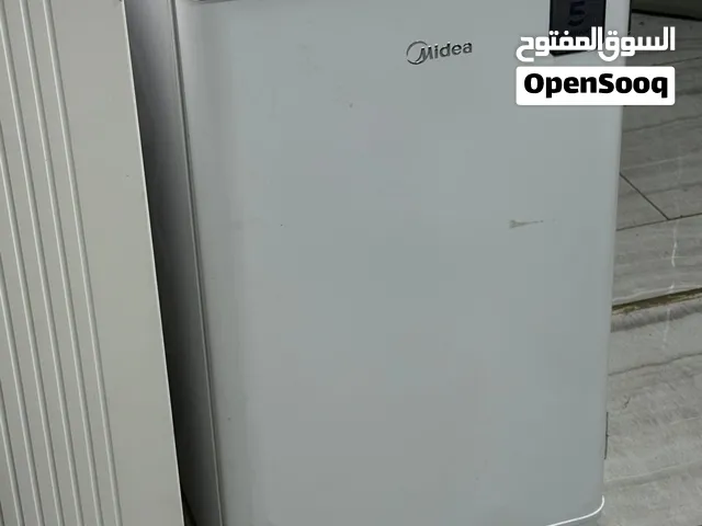 ثلاجه وفريزر صغير ميديا نضيف جدا مستخدم للدواء وحلويات فيها كفاله خمس سنين سعرها جديد 50