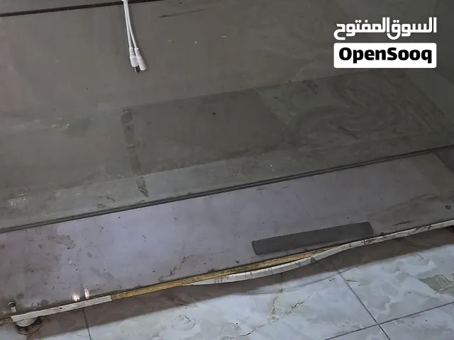 ميز جام خانه ثلاث خانات اخو الجديد ...   وميز ثاني ومال مكياج مال حمرهمال كوزمتك