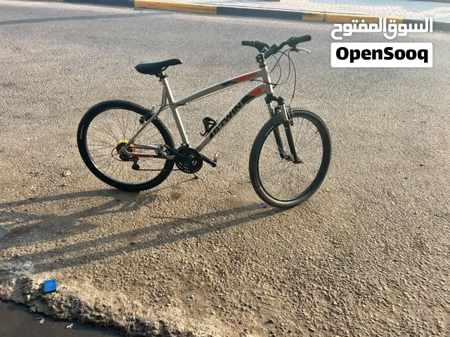 *مواصفات البايسكل BTWIN:* - *النوع*: بايسكل جبلي / Mountain Bike - *الماركة*: BTWIN ا