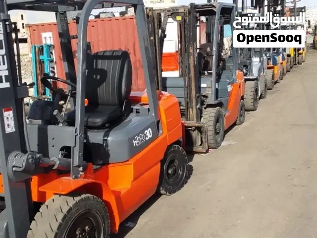 رافعات شوكيه تحميل وتنزيل جميع انواع البضائع وتاجير الرافعات الشوكيه