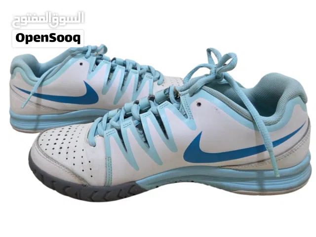 Nike white leather light weight cushioned shoes fits39