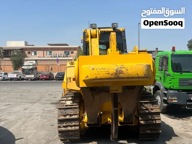 دوزر كوماتسو موديل  D155.  2014 نظيف جاهز للعمل