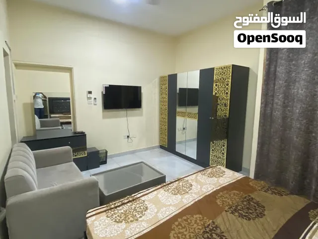 غرفه وحمام ومطبخ الخوير مفروش مقابل عصائر الشام وقريب حديقة الخوير وقريب بدر السما وأسواق الامارت190