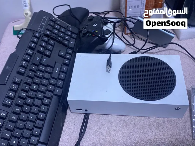 اكسبوكس سيريس s كامل ملحقات مع جويستك عدد 2 للبيع او مراوس بأيباد