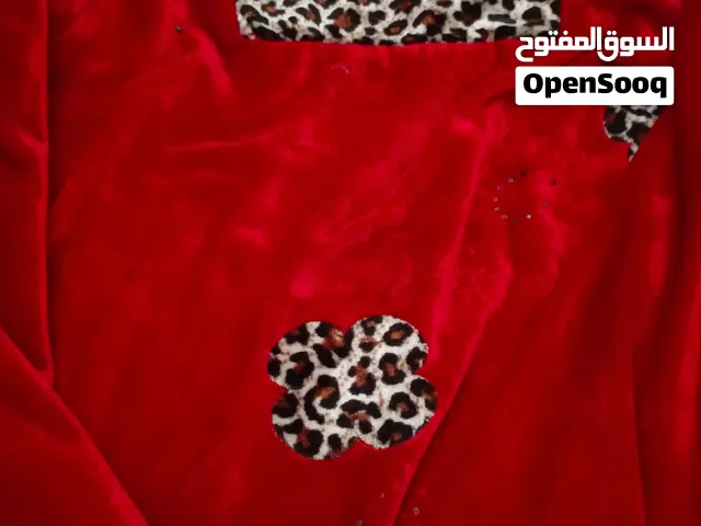ثوب (دشداشة) نسائي مميز باللون الأحمر - بحالة ممتازة وبسعر لقطة