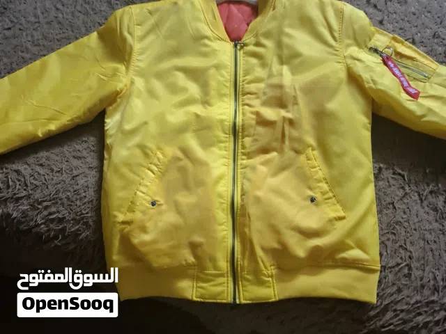 جاكيت طيارين بلون جريء