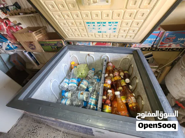 ثلاجة أرضي 200 لتر عرطه  رقم التواصل في الوصف وحلا السعر قبل لتفوض.