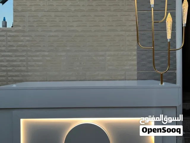 طاولة مختص لبزينس