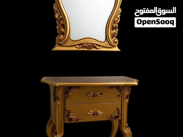 بلاش و راقي جدا ميز و مرآة ذهبي صاجي مستعمل قليل