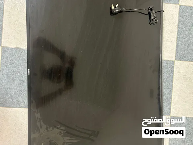 تلفزيون سامسونج للبيع  55 انش  سمارت ملاحظه : الشاشه مكسوره ويبغالها تصليح