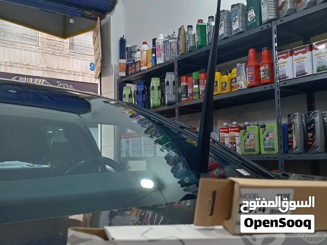 محل فارغ للايجار اتوستراد الزرقاء خلف جسر الببسي اول مدخل الاسكان