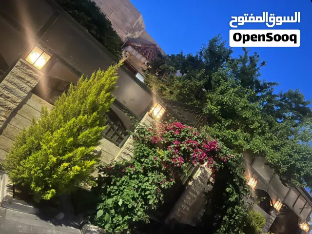 بيت مستقل( يومي او سنوي) مفروش بين الجبية و منطقة اسكان ابو انصير ومخدومة