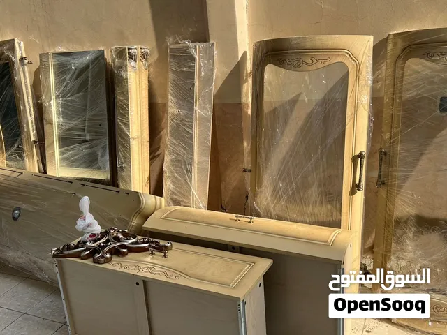 كبت  زجاجي لون بيج
