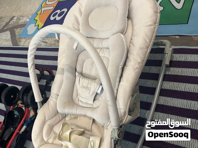 عربة ومنز الأطفال