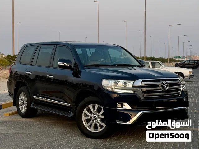 للبيع لاند كروزر GXR 2016 V8