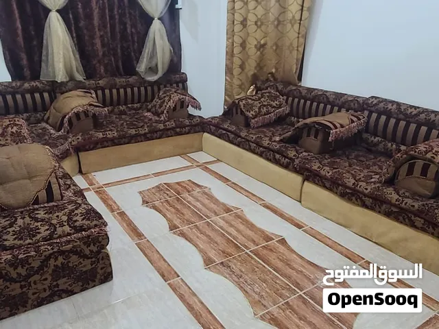 فرصة ممتازة  مجلس عربي فخم ونظيف جداً , البيع للحاجة وبسعر مغري