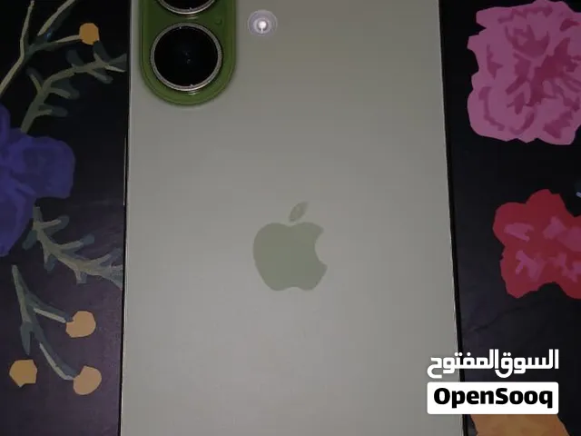 iPhone 17 ايفون 17 بحالة ممتازة ما يشكي من شي اللون المميز مع الكرتون و جميع الملحقات إلى تجي معه