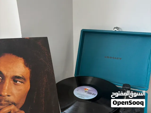 جرامافون ديكور مع اسطوانة بوب مارلي للبيع- لعشاق الناستالجيا
