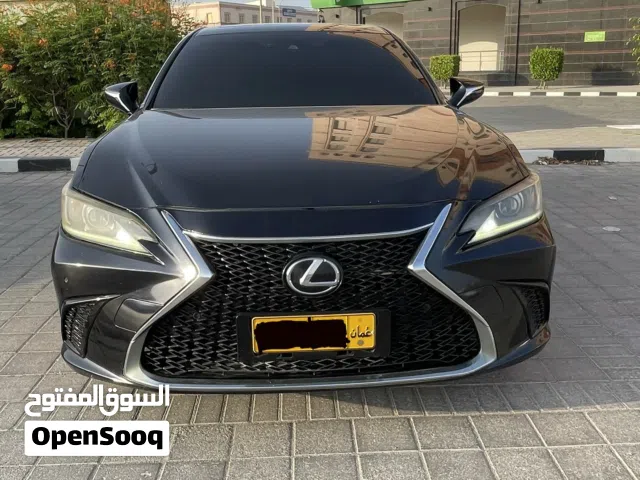 لكزس صالون آي إس 350
