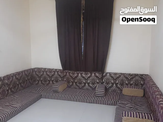 للبيع جلسه عربيه ويا ستاره  35 ملاحظه في وحد من الفرشان يبي له سحاب