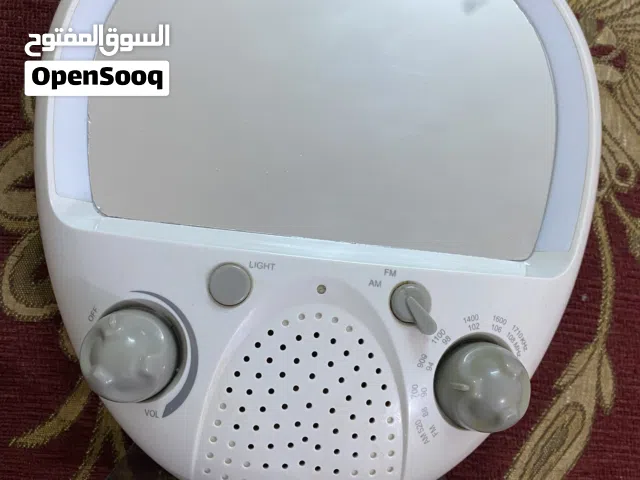 مرآة حلاقة مع إضاءة و راديو