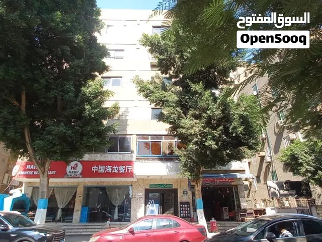 4شقق للبيع. دور اول وثاني 2 محل