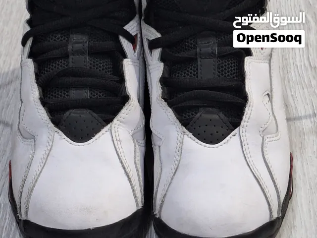 white jordans shoes