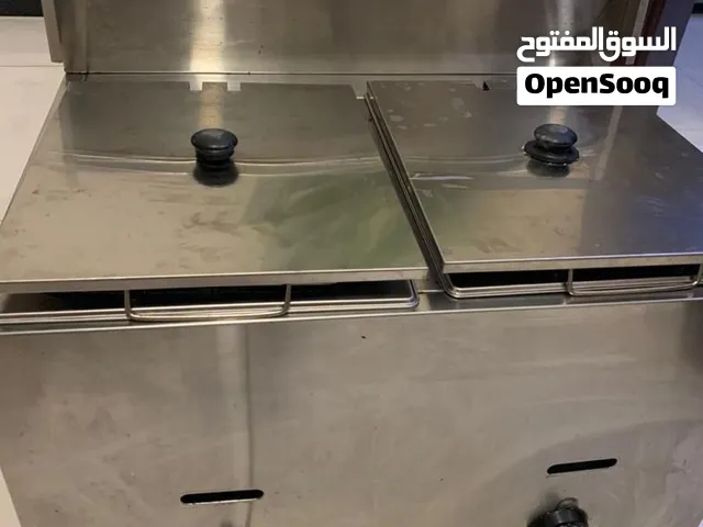 قلايه غاز ب حوضين / شبه جديده معايا لها 6 شهور