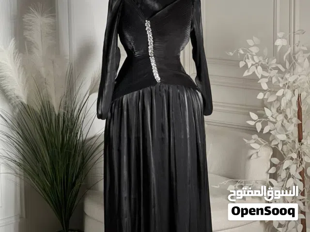 فستان نسائي اسود