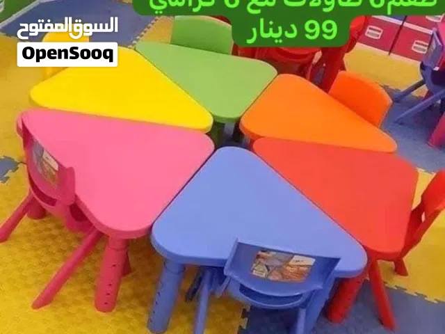 طاولة مثلث أطفال بلاستك 9.99 دينار