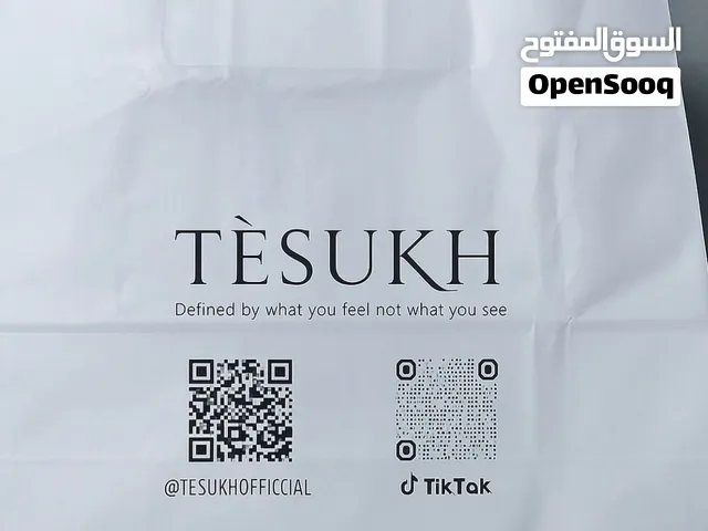 كمية محدودة من علب هدايا وأكياس تسوق فاخرة ماركة TÈSUKH - بحالة ممتازة واكو مجال بالسعر