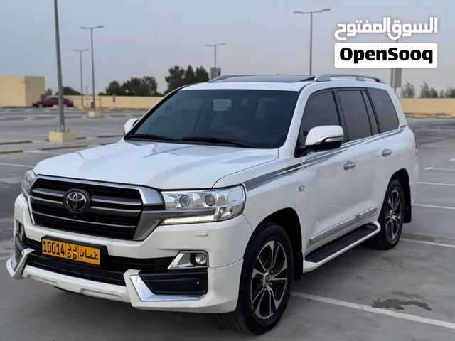 لاندكروزر vxr نظيف جداً ونادر للاستخدام