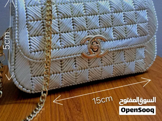 حقائب فاخرة ومميزة مصنوعة يدوياً بإتقان عالٍ (شغل صوف/خيط كنفا مرتب)