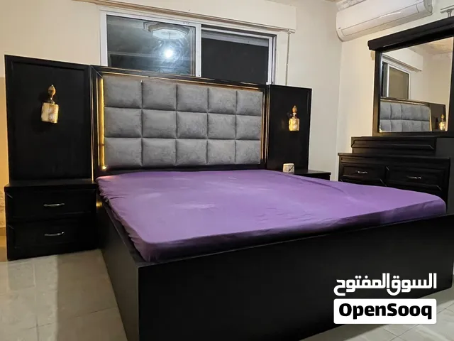 غرفة نوم كاملة بحالة ممتازة
