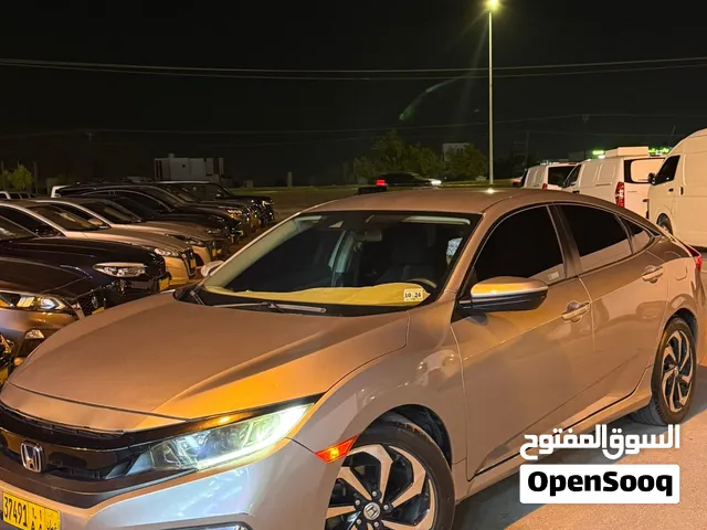 نيسان CR-V 2019 رمادي مستعملة بحالة جيدة مع تأمين شامل ووسائل ترفيه قابل التفاوض