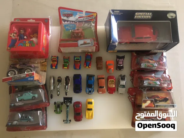 سيارات ألعاب صغيرة وكبيرة ومعدنية للهواة للبيع كمجموعة كاملة أو مفرق لكن السعر بيختلف كثير...