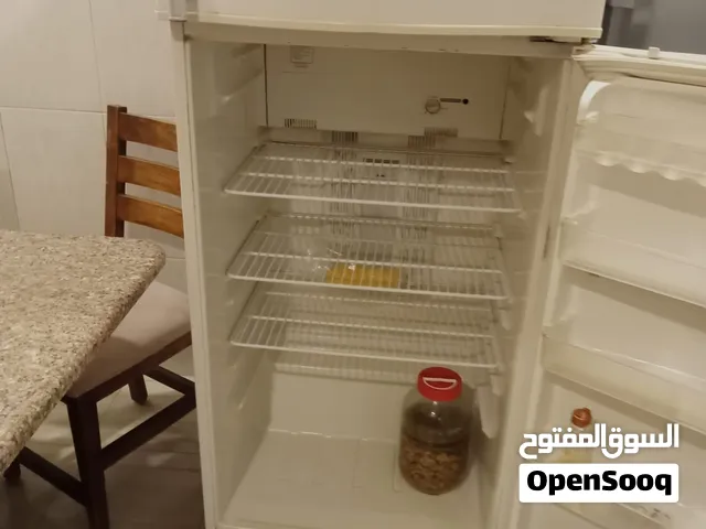 ثلاجه نوع بوش بحالة الوكاله