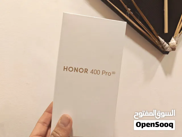 هاتف Honor 400 Pro يأتي بمعالج Snapdragon 8 Gen 3 وشاشة AMOLED مقاس 6.7 بوصة بتردد 120Hz. كما يضم ك