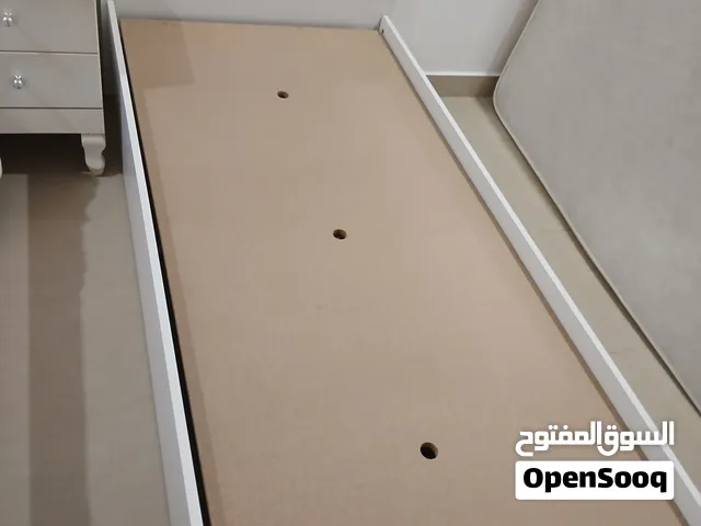 سرير مفرد 90 ×200 من صفاة هوم مع الفرشة بحاله جيدة