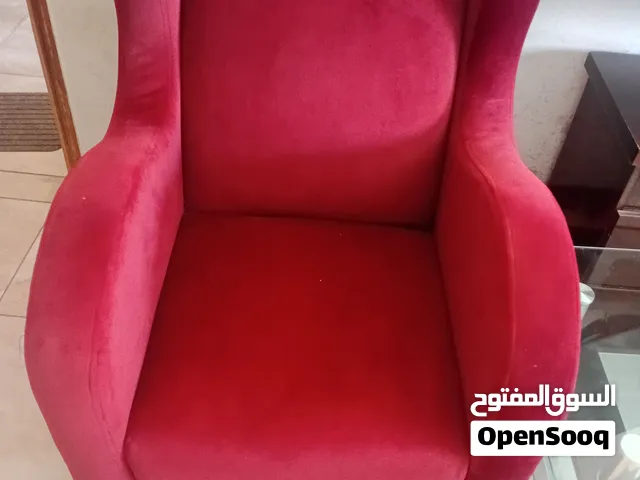 كنبة حمراء الون قماشة جميلة 2026