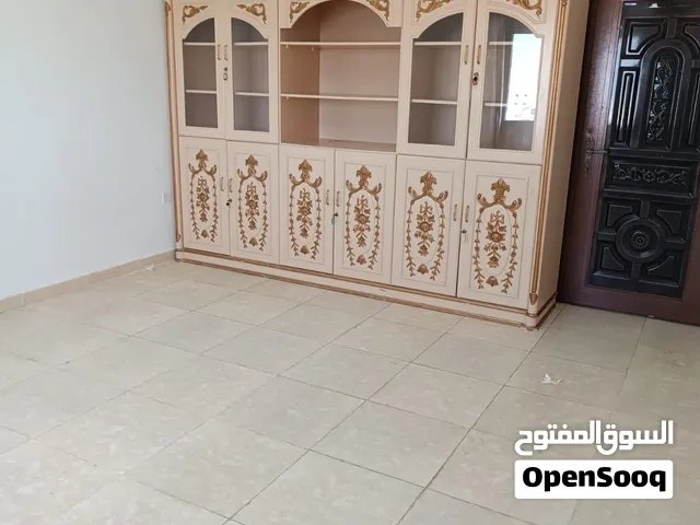 مجلس ودولاب وستاره المجلس 14 شخص