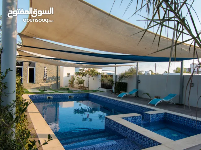 استراحة الخليج واحدة من اجمل الاسترحات في بركاء . بها تصريح من وزارة السياحه ( قابل للتفاوض)